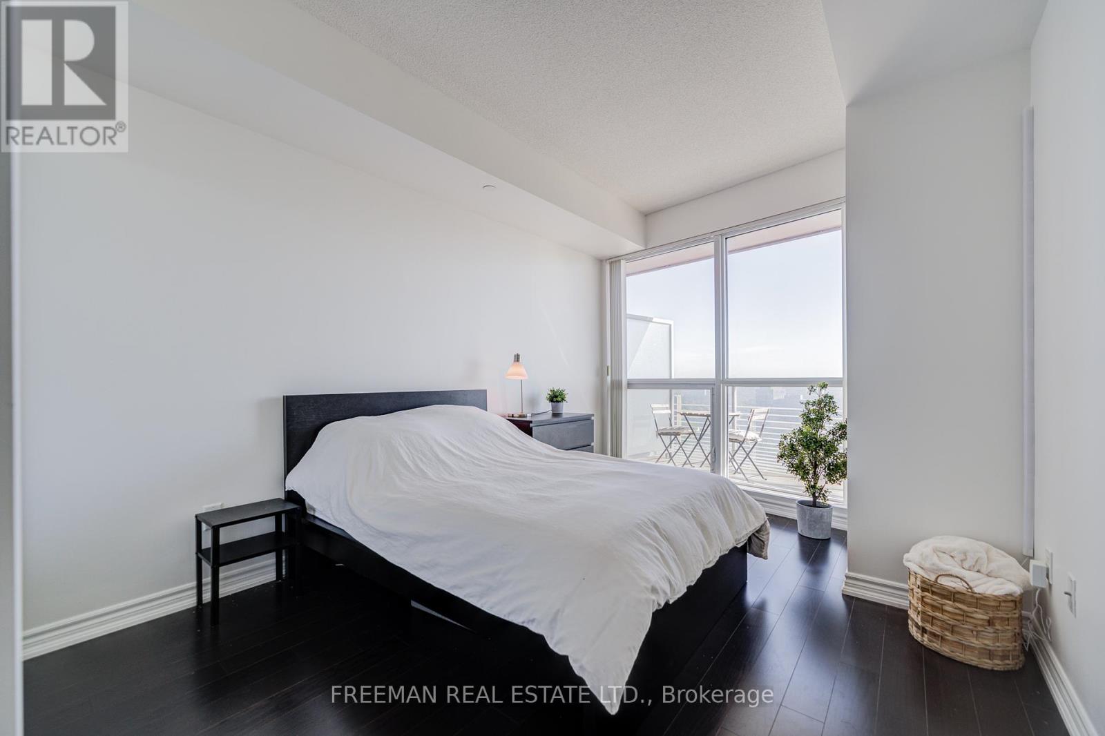 3703 - 386 Yonge Street, Toronto, Ontario  M5B 0A5 - Photo 10 - C12449104