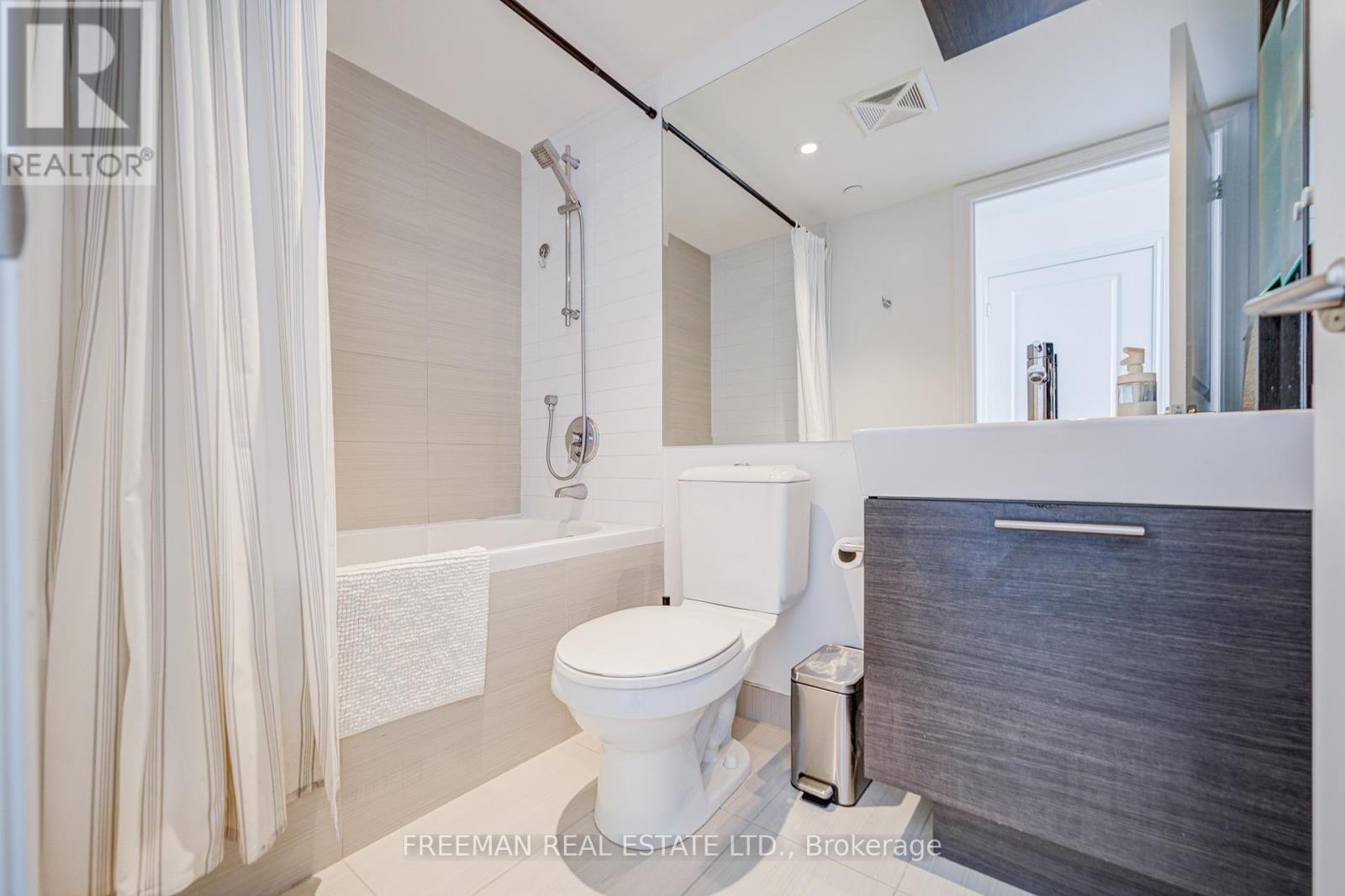 3703 - 386 Yonge Street, Toronto, Ontario  M5B 0A5 - Photo 12 - C12449104