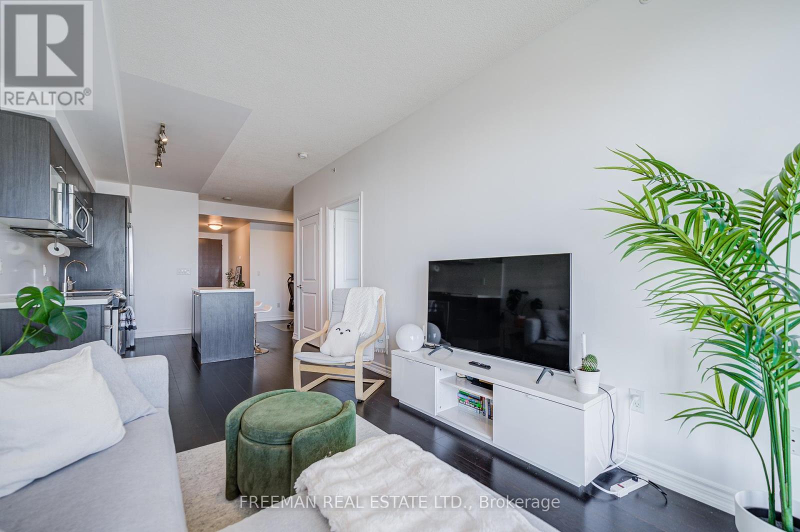 3703 - 386 Yonge Street, Toronto, Ontario  M5B 0A5 - Photo 8 - C12449104