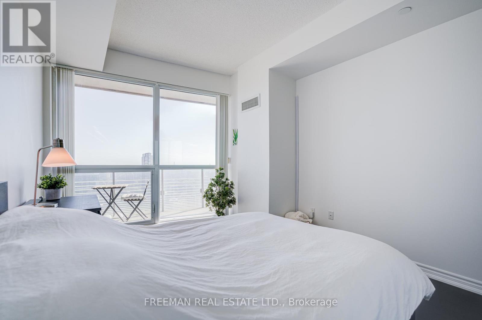 3703 - 386 Yonge Street, Toronto, Ontario  M5B 0A5 - Photo 9 - C12449104