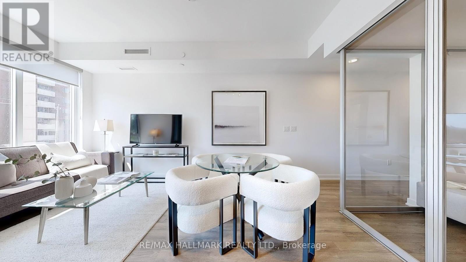 303 - 1 Cardiff Road, Toronto, Ontario  M4P 0G2 - Photo 3 - C12449139