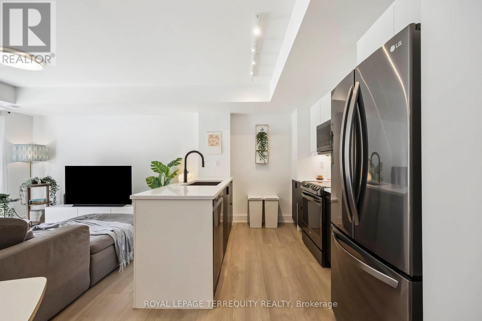 107 - 1 Ruttan Street, Toronto (Dufferin Grove), Ontario  M6P 0A1 - Photo 7 - C12449179