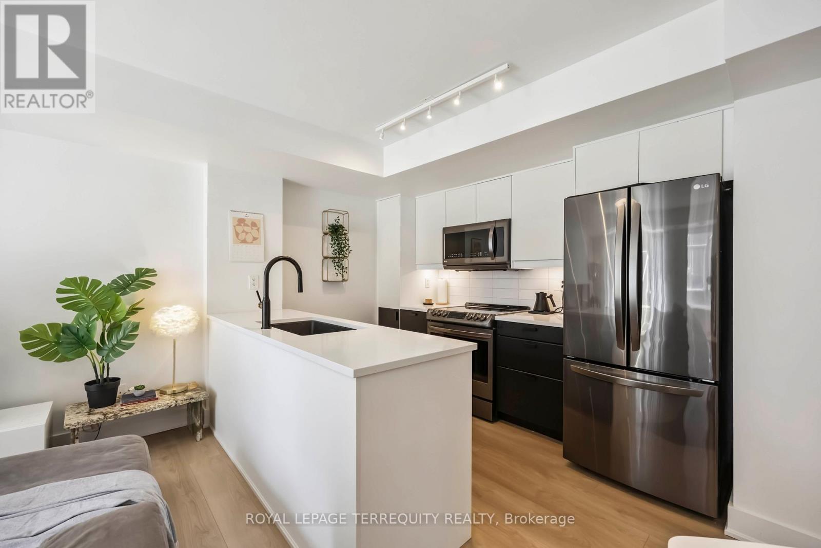 107 - 1 Ruttan Street, Toronto (Dufferin Grove), Ontario  M6P 0A1 - Photo 9 - C12449179