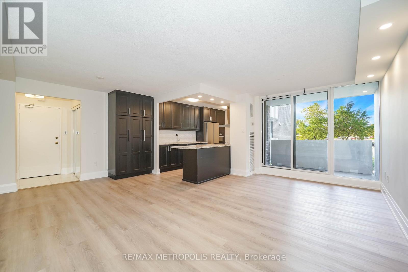 206 - 10 Muirhead Road, Toronto, Ontario  M2J 4P9 - Photo 2 - C12449181