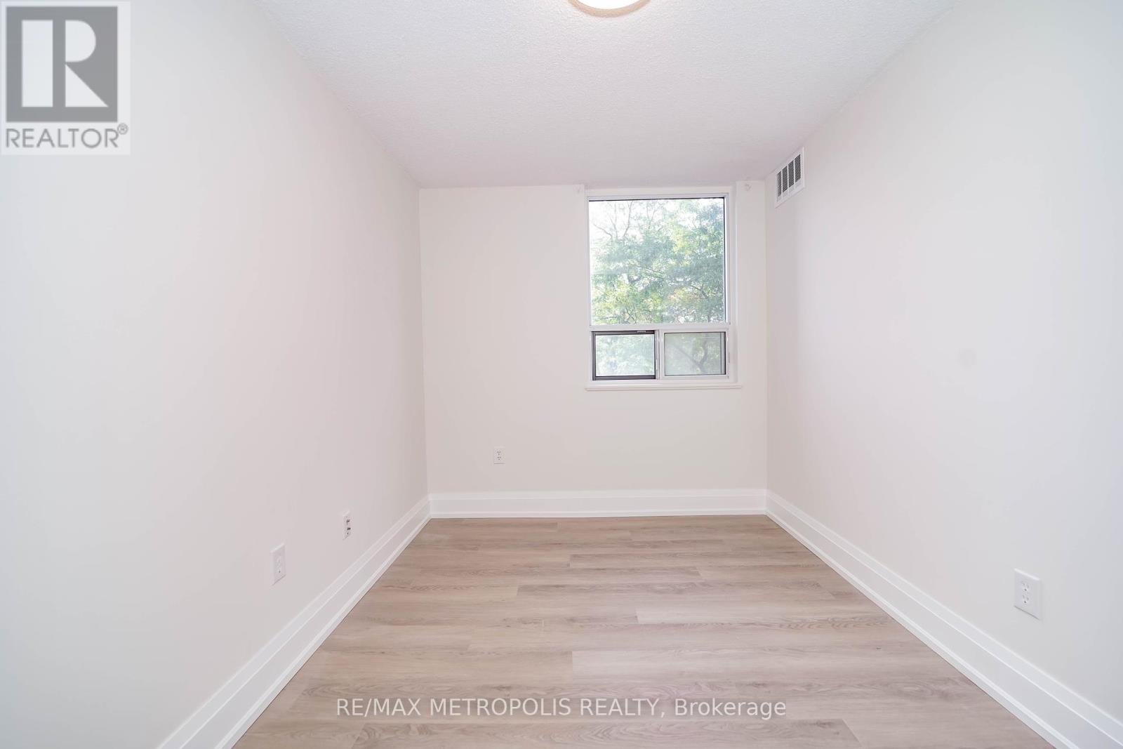 206 - 10 Muirhead Road, Toronto, Ontario  M2J 4P9 - Photo 7 - C12449181