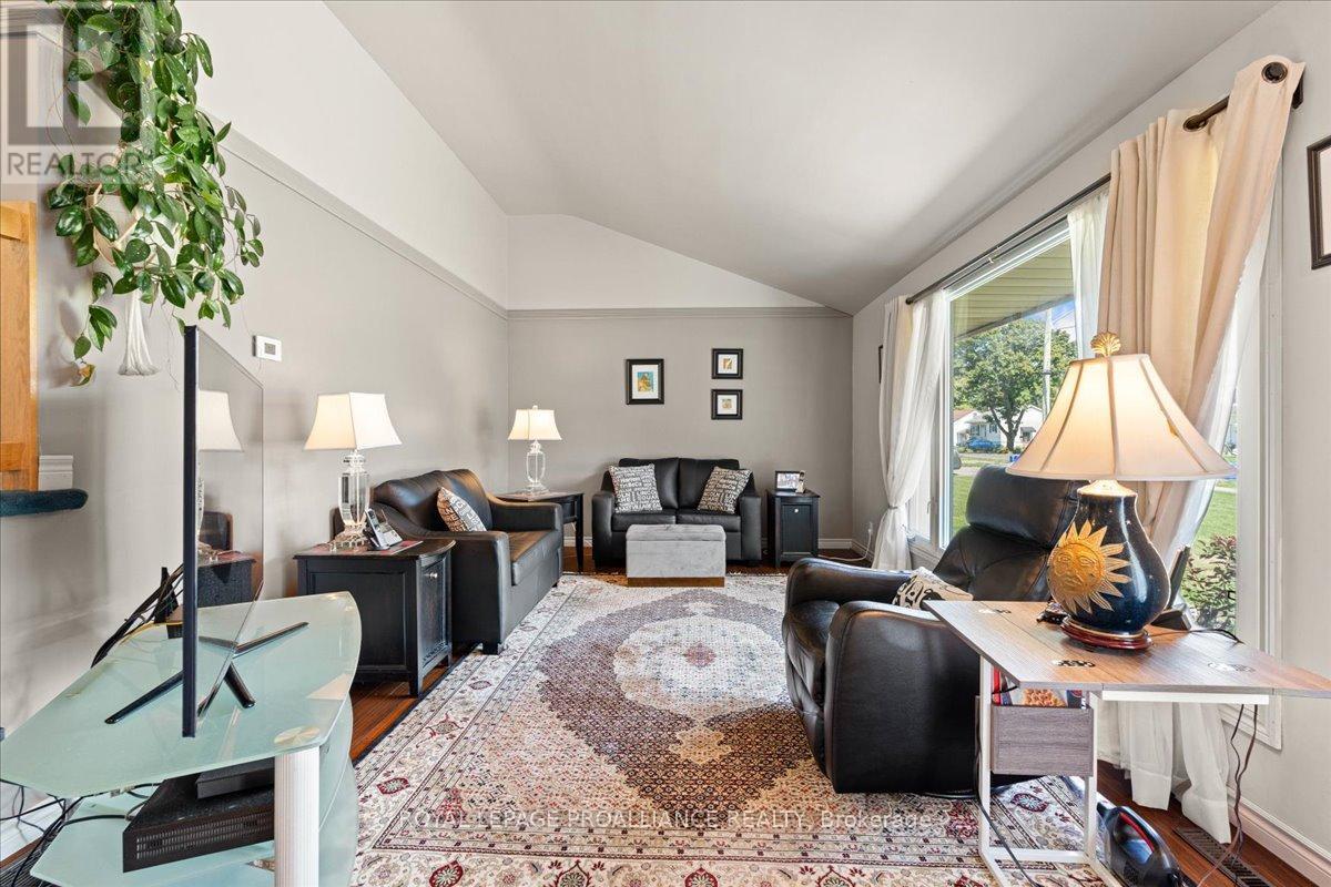 106 Lemoine Street, Belleville, Ontario  K8P 4H1 - Photo 10 - X12449312