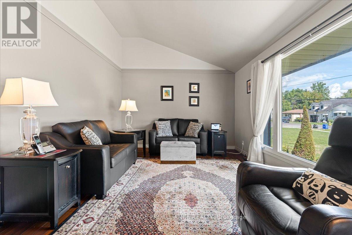 106 Lemoine Street, Belleville, Ontario  K8P 4H1 - Photo 11 - X12449312