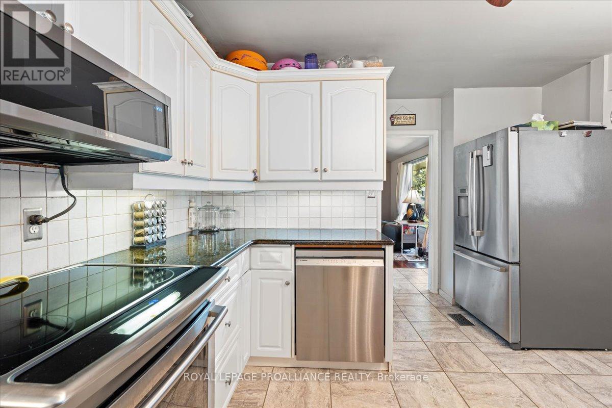 106 Lemoine Street, Belleville, Ontario  K8P 4H1 - Photo 15 - X12449312