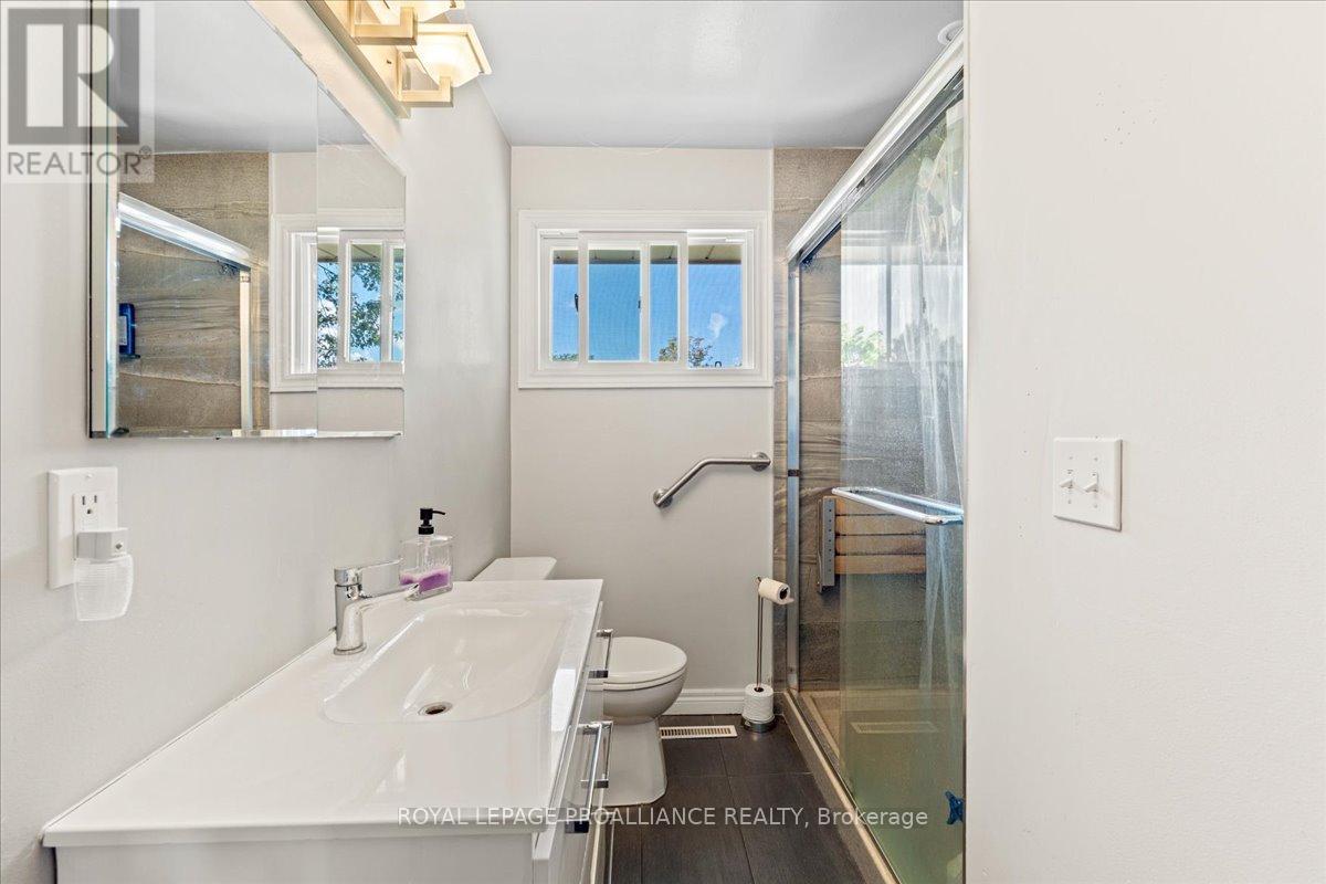 106 Lemoine Street, Belleville, Ontario  K8P 4H1 - Photo 21 - X12449312