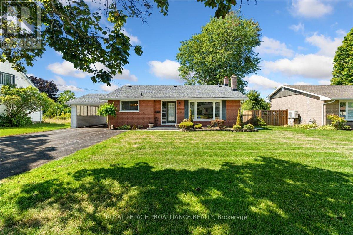 106 Lemoine Street, Belleville, Ontario  K8P 4H1 - Photo 3 - X12449312