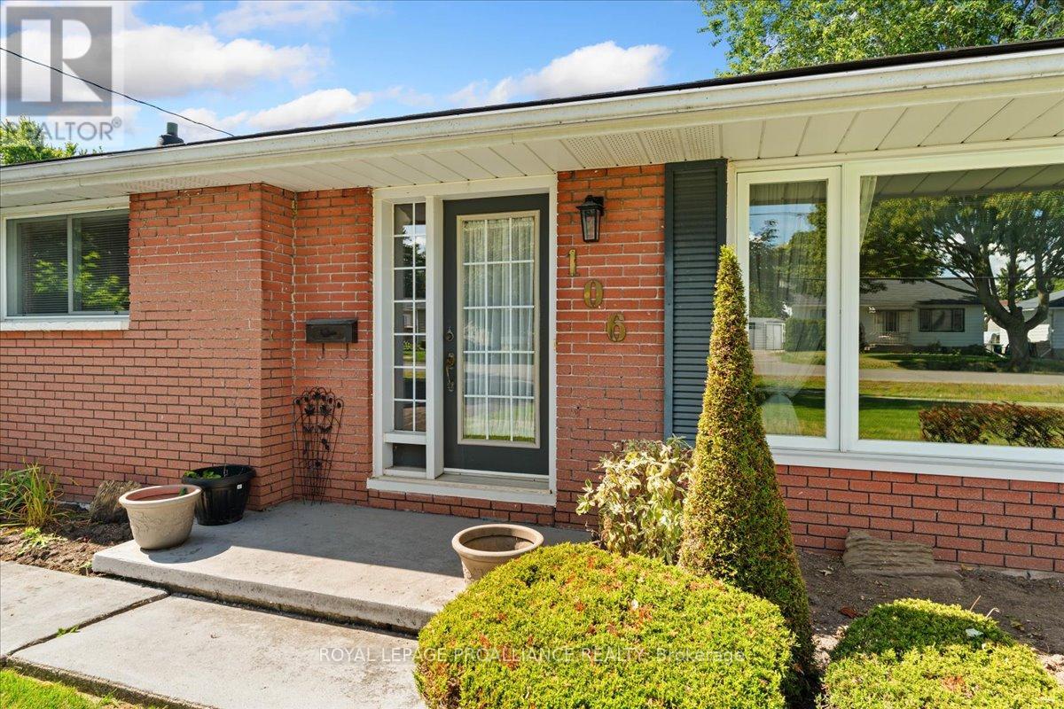 106 Lemoine Street, Belleville, Ontario  K8P 4H1 - Photo 4 - X12449312