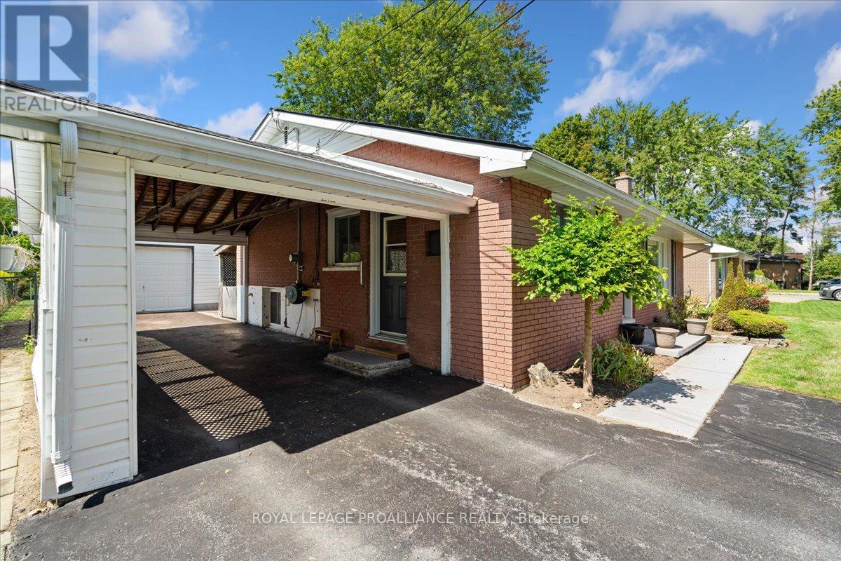 106 Lemoine Street, Belleville, Ontario  K8P 4H1 - Photo 5 - X12449312