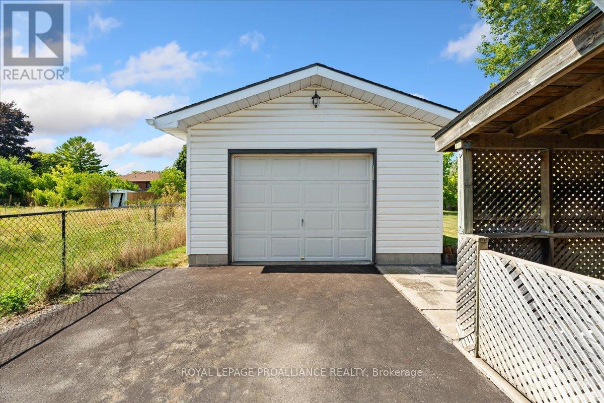 106 Lemoine Street, Belleville, Ontario  K8P 4H1 - Photo 6 - X12449312