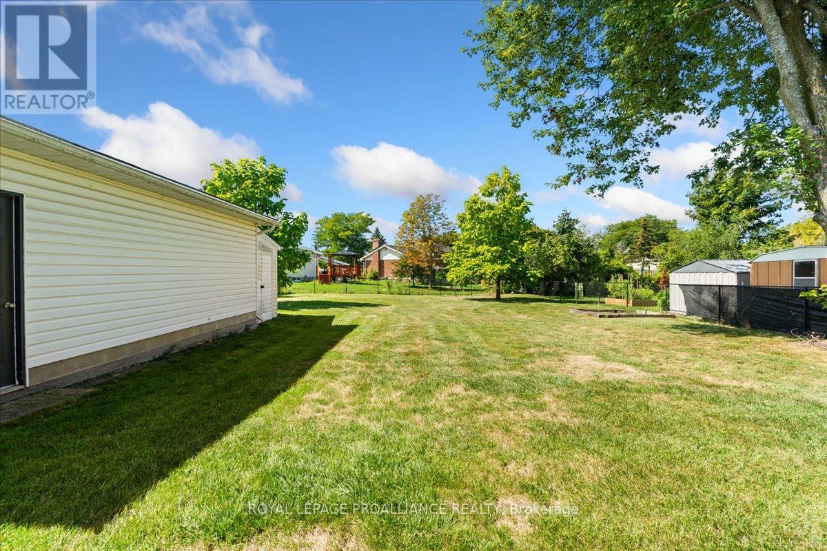 106 Lemoine Street, Belleville, Ontario  K8P 4H1 - Photo 7 - X12449312