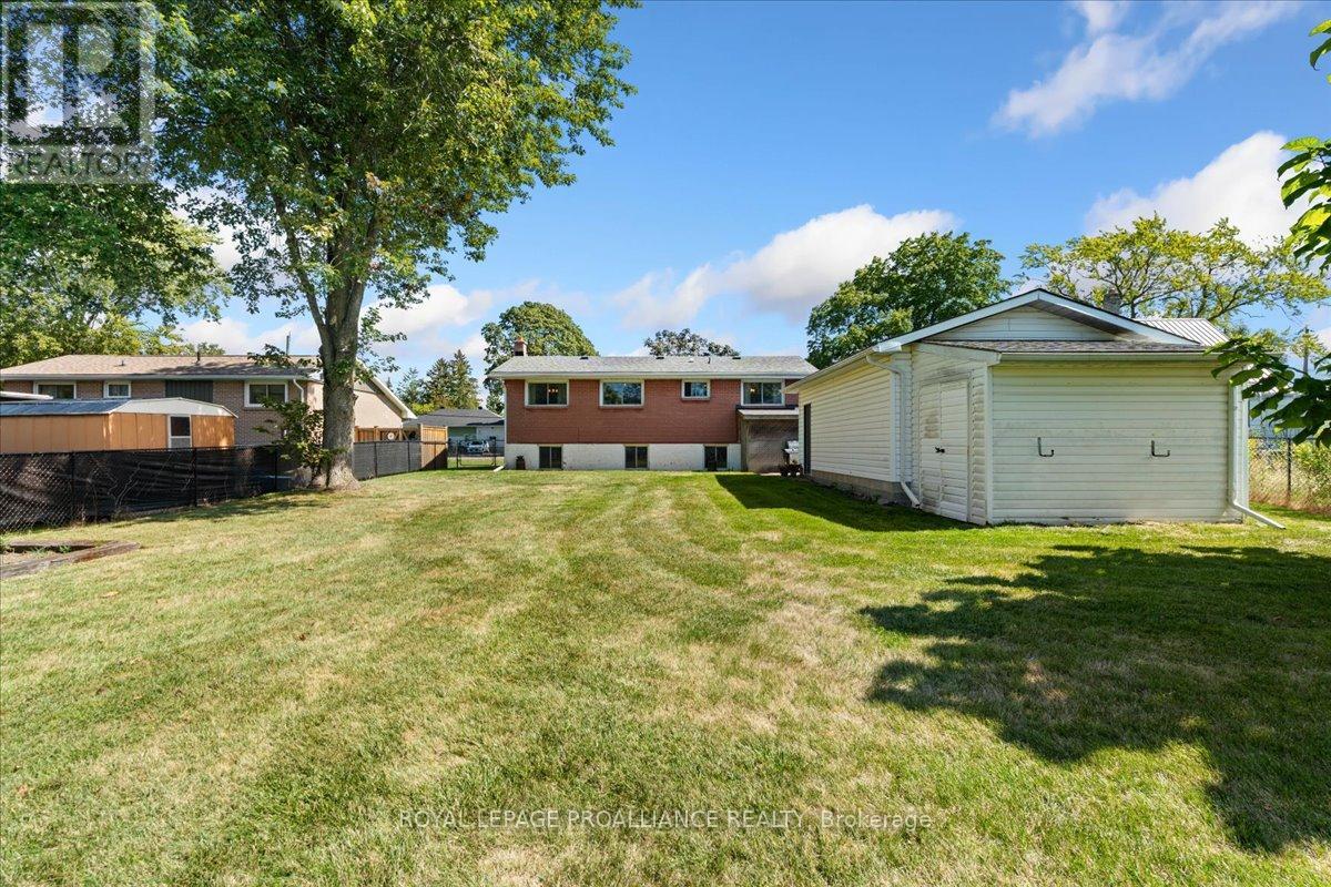 106 Lemoine Street, Belleville, Ontario  K8P 4H1 - Photo 8 - X12449312