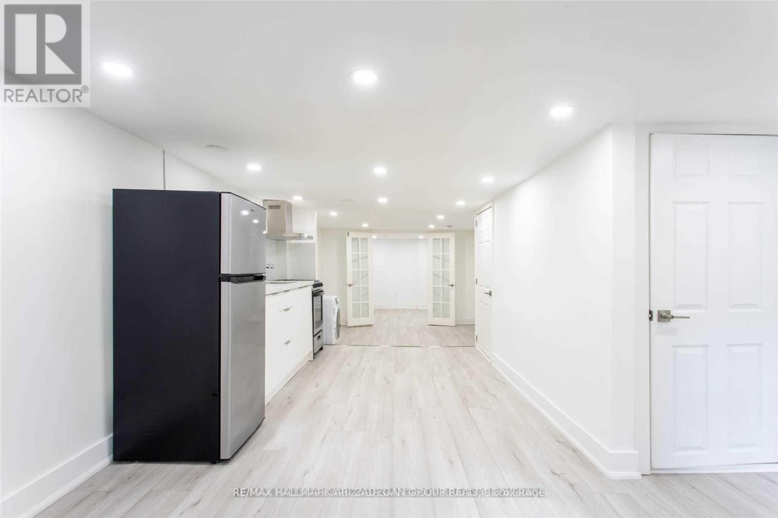 LOWE FL - 138 BOOTH AVENUE, Toronto, Ontario