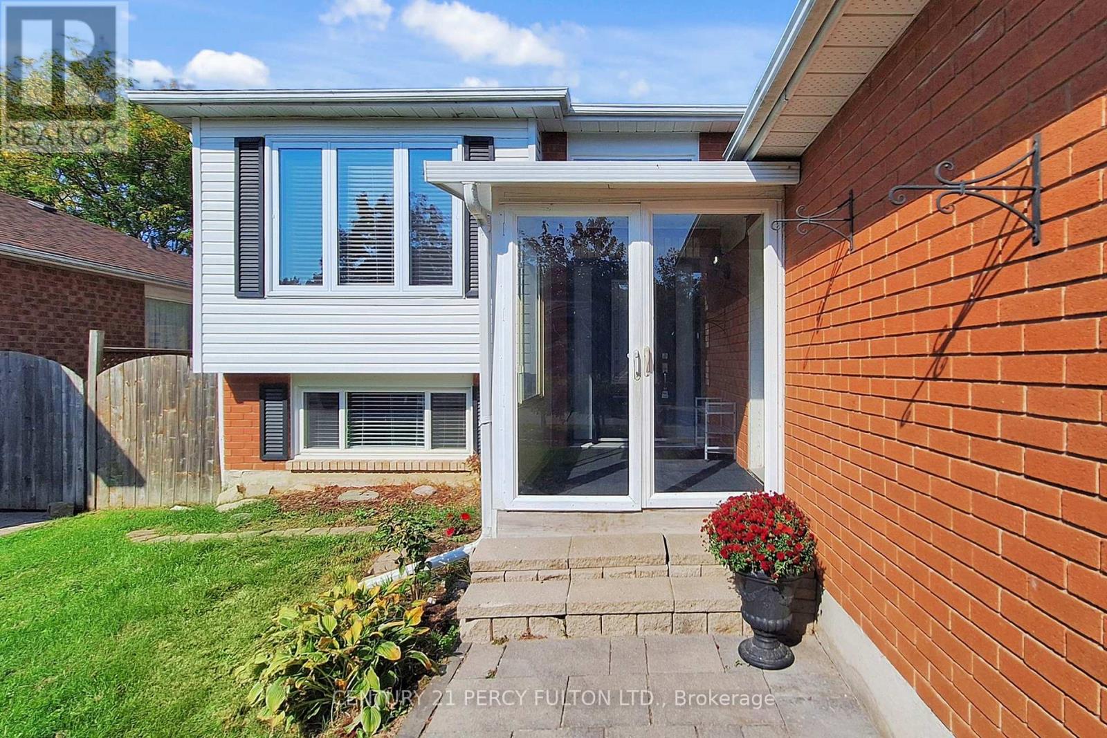 50 Freeland Avenue, Clarington (Bowmanville), Ontario  L1C 4S3 - Photo 4 - E12449142