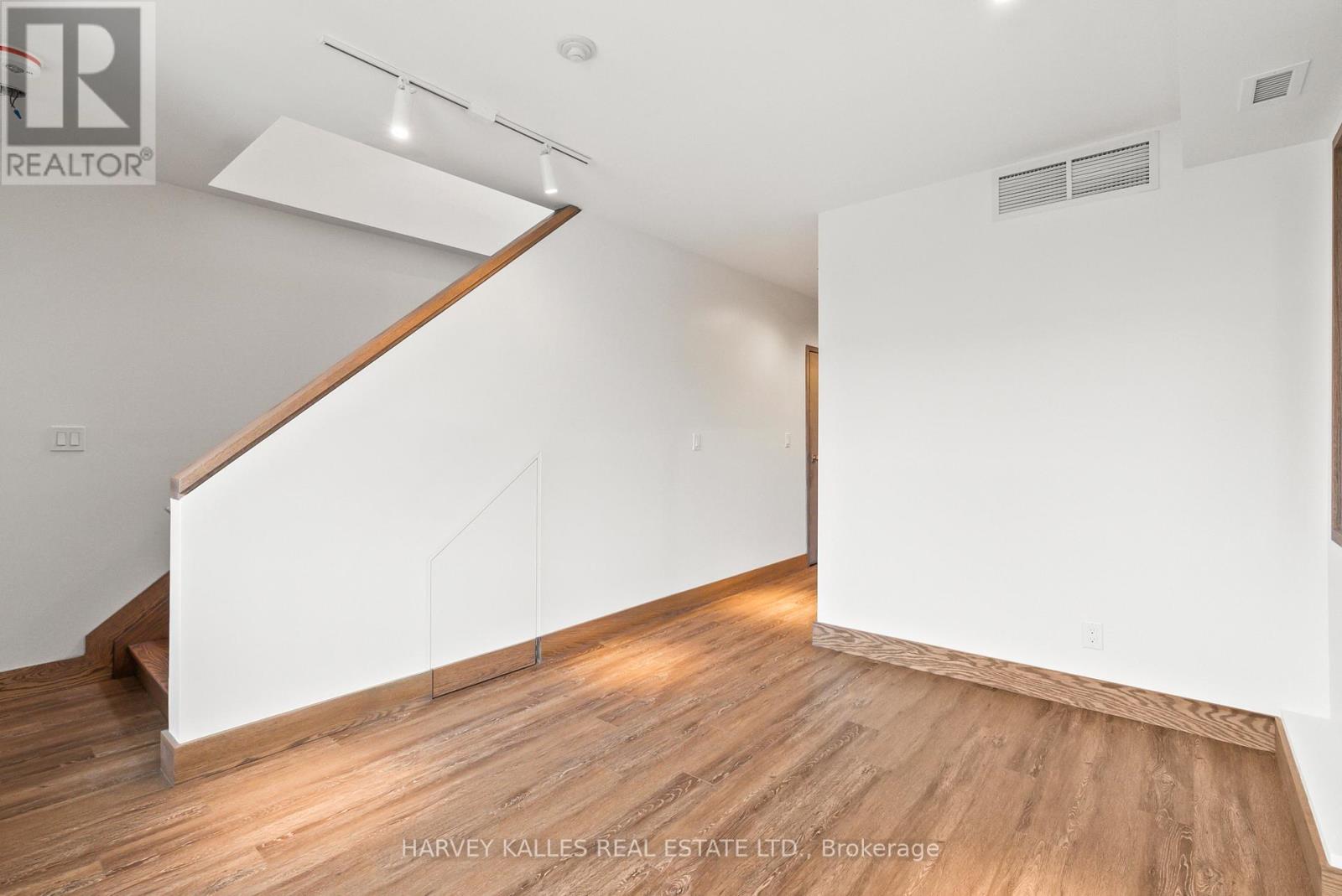 2 - 663 Greenwood Avenue, Toronto, Ontario  M4J 4B3 - Photo 13 - E12449147