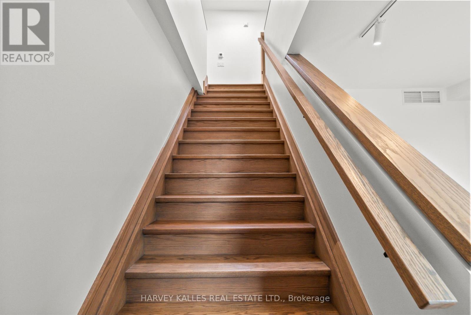 2 - 663 Greenwood Avenue, Toronto, Ontario  M4J 4B3 - Photo 15 - E12449147