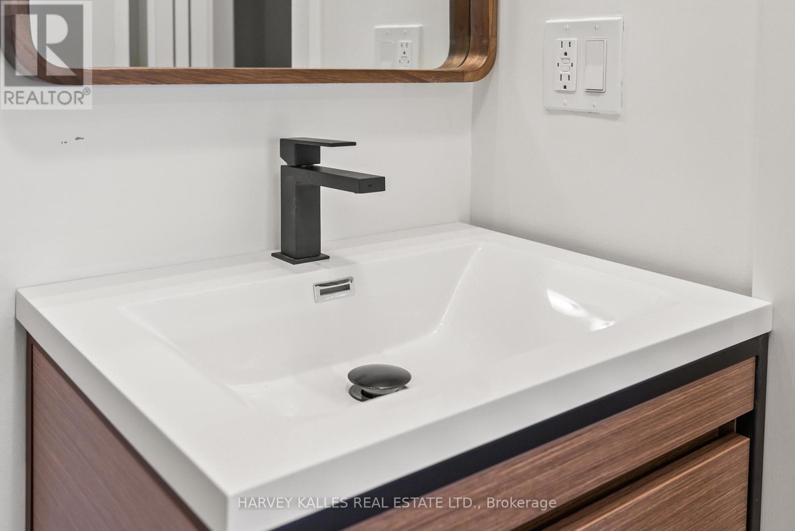2 - 663 Greenwood Avenue, Toronto, Ontario  M4J 4B3 - Photo 4 - E12449147