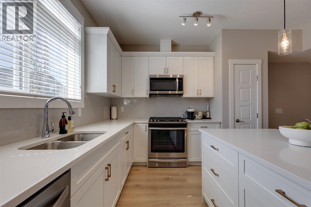 19 Sage Bluff Gate Nw, Calgary, Alberta  T3R 1T5 - Photo 7 - A2250553
