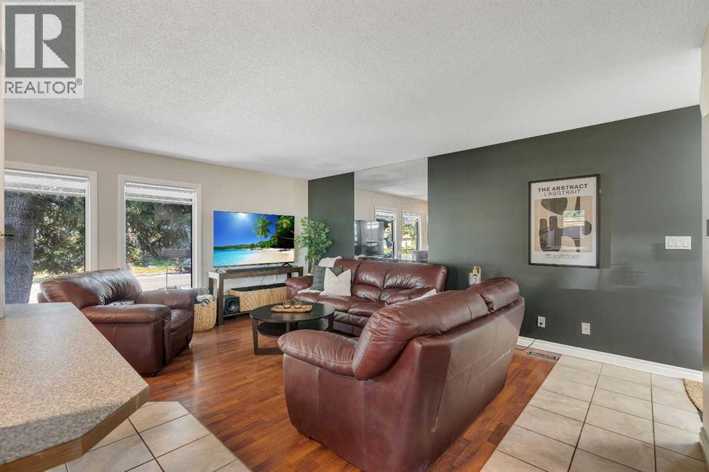 415 Midridge Drive Se, Calgary, Alberta  T2X 1B1 - Photo 4 - A2257483