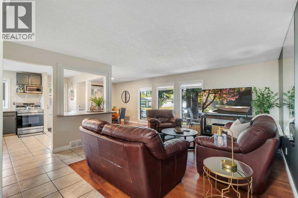 415 Midridge Drive Se, Calgary, Alberta  T2X 1B1 - Photo 3 - A2257483