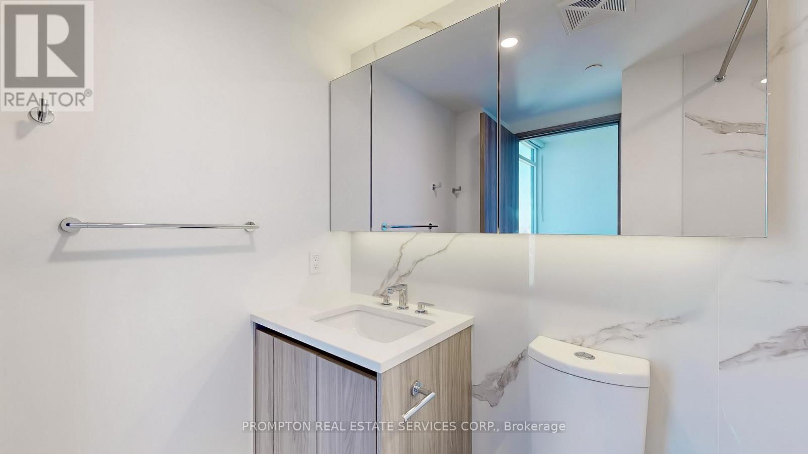 7003 - 3 Concord Cityplace Way, Toronto, Ontario  M5V 0X4 - Photo 16 - C12424775