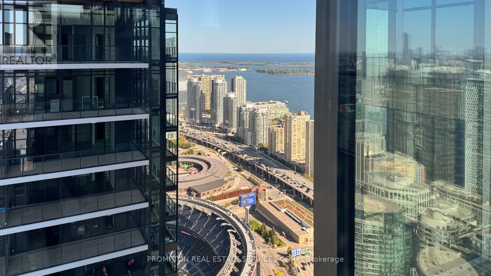 7003 - 3 Concord Cityplace Way, Toronto, Ontario  M5V 0X4 - Photo 32 - C12424775