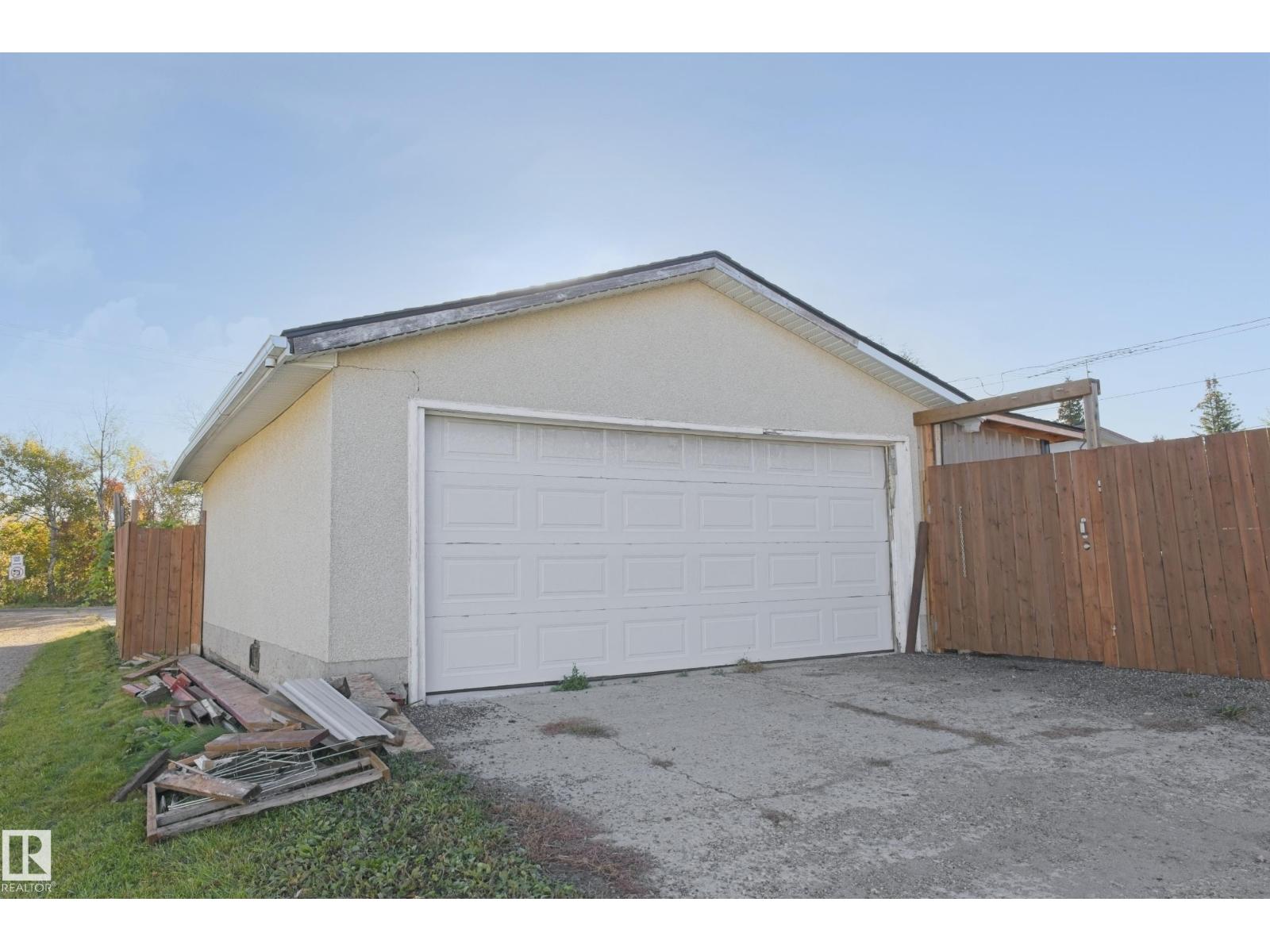 5226 43 St, Barrhead, Alberta  T7N 1J7 - Photo 3 - E4461114