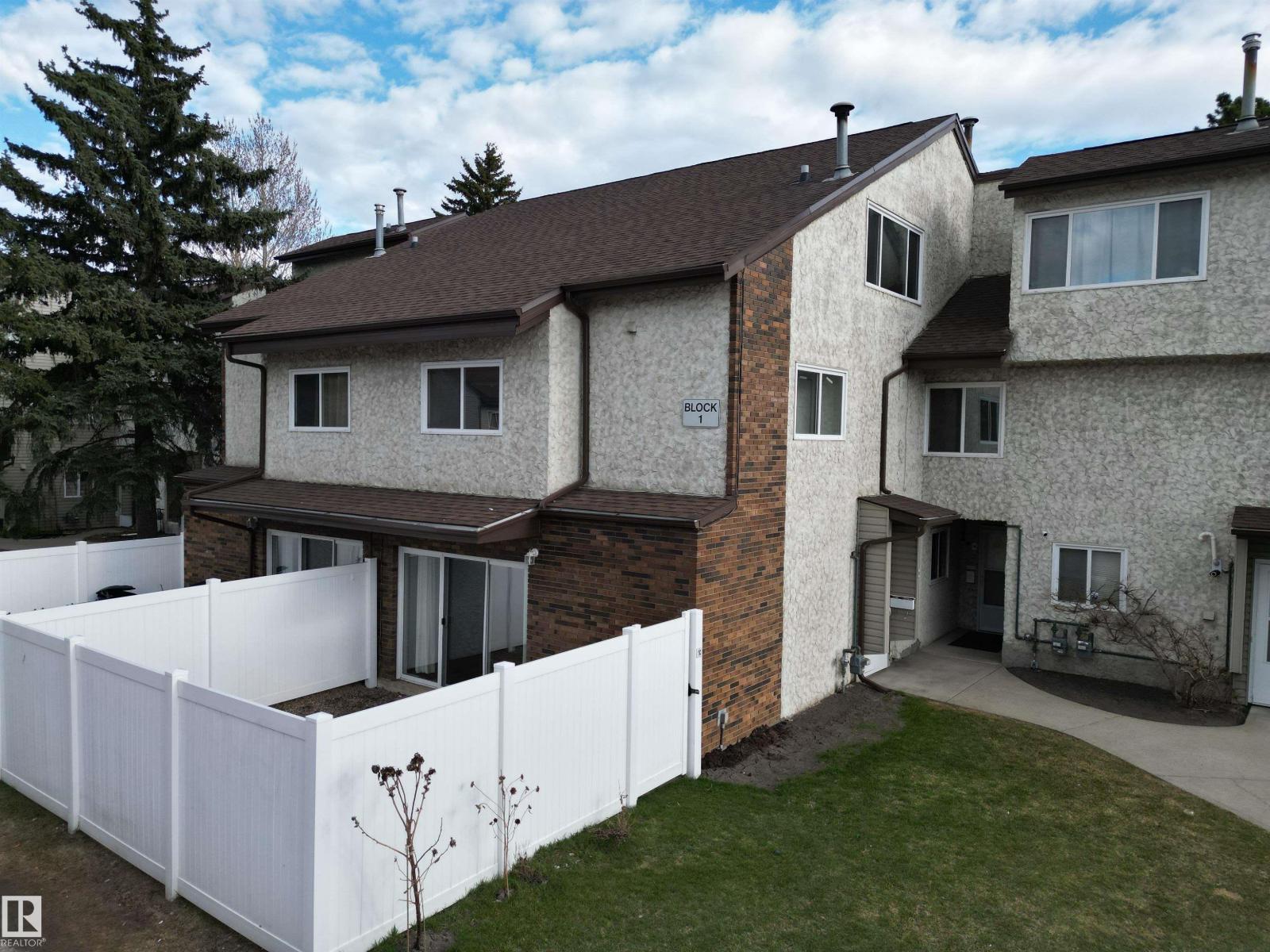 1c Meadowlark Vg Nw, Edmonton, Alberta  T5R 5X3 - Photo 2 - E4461116
