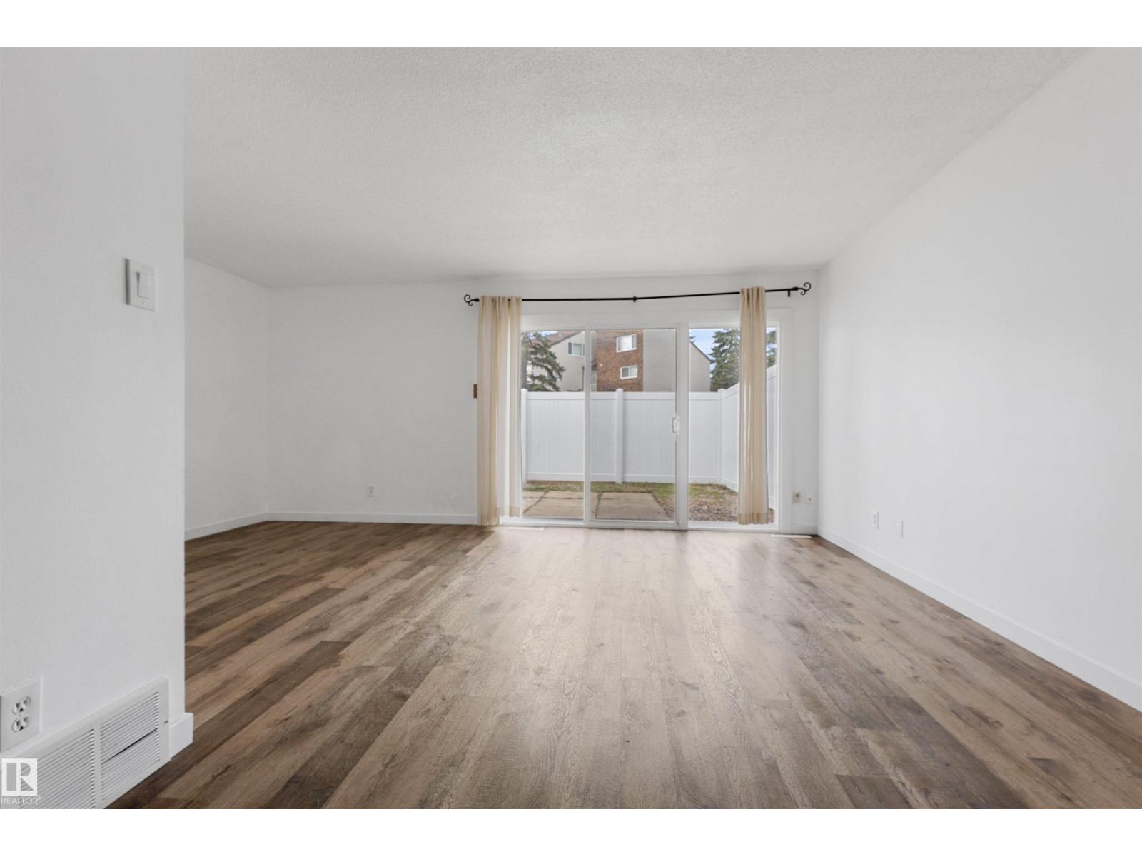 1c Meadowlark Vg Nw, Edmonton, Alberta  T5R 5X3 - Photo 6 - E4461116