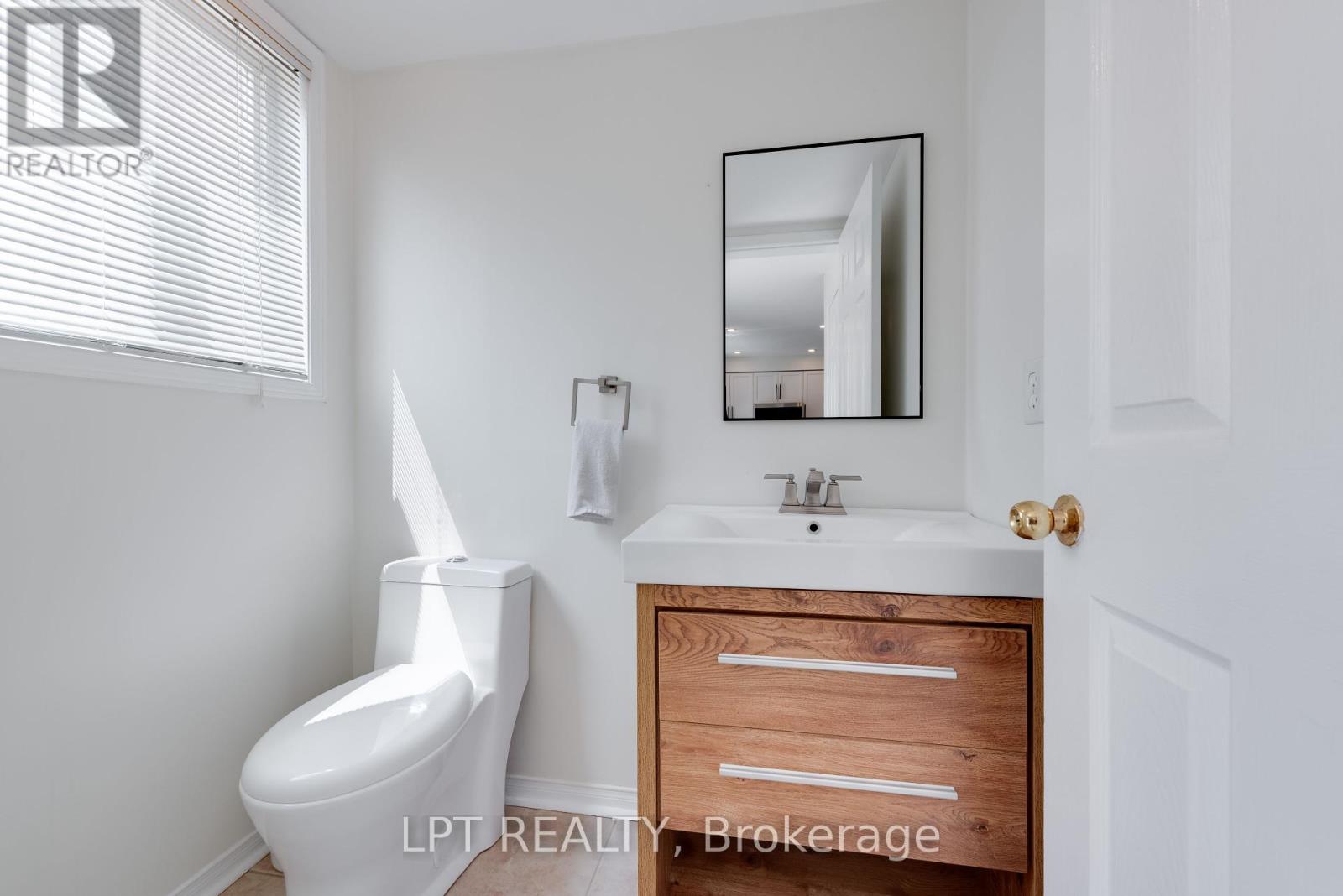 11 Lookout Street, Essa, Ontario  L0M 1B4 - Photo 11 - N12449084
