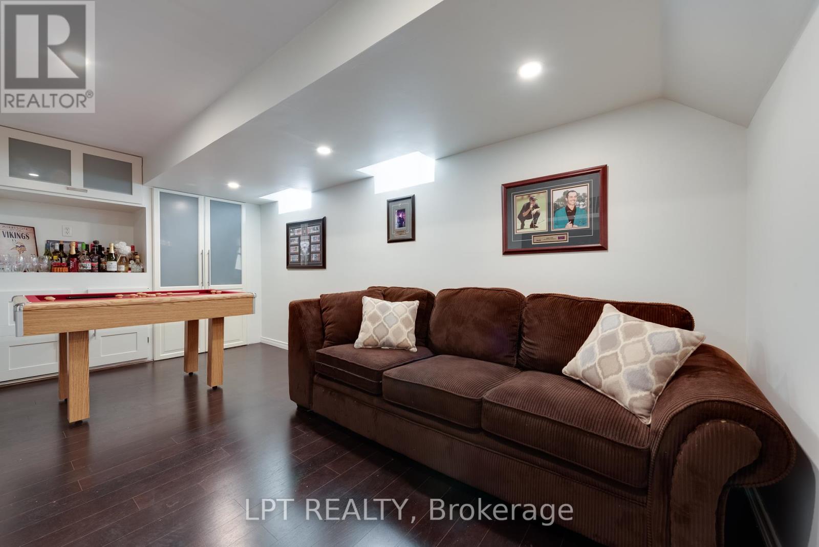 11 Lookout Street, Essa, Ontario  L0M 1B4 - Photo 19 - N12449084