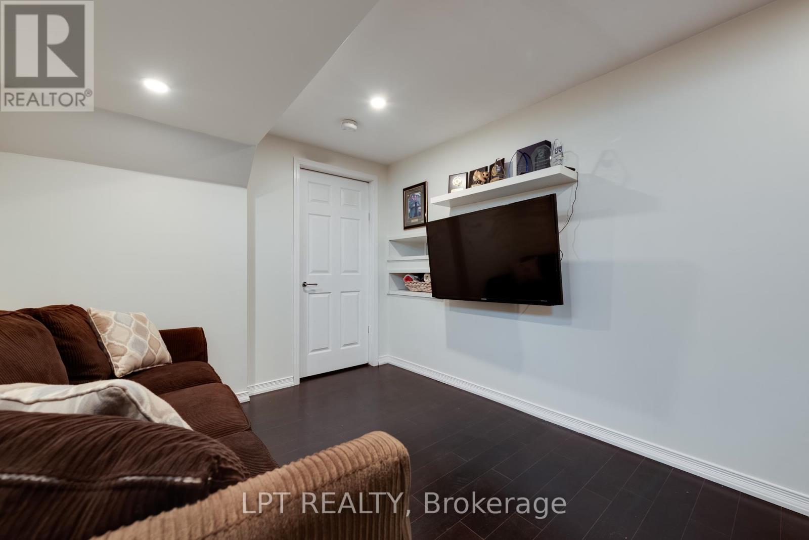 11 Lookout Street, Essa, Ontario  L0M 1B4 - Photo 20 - N12449084