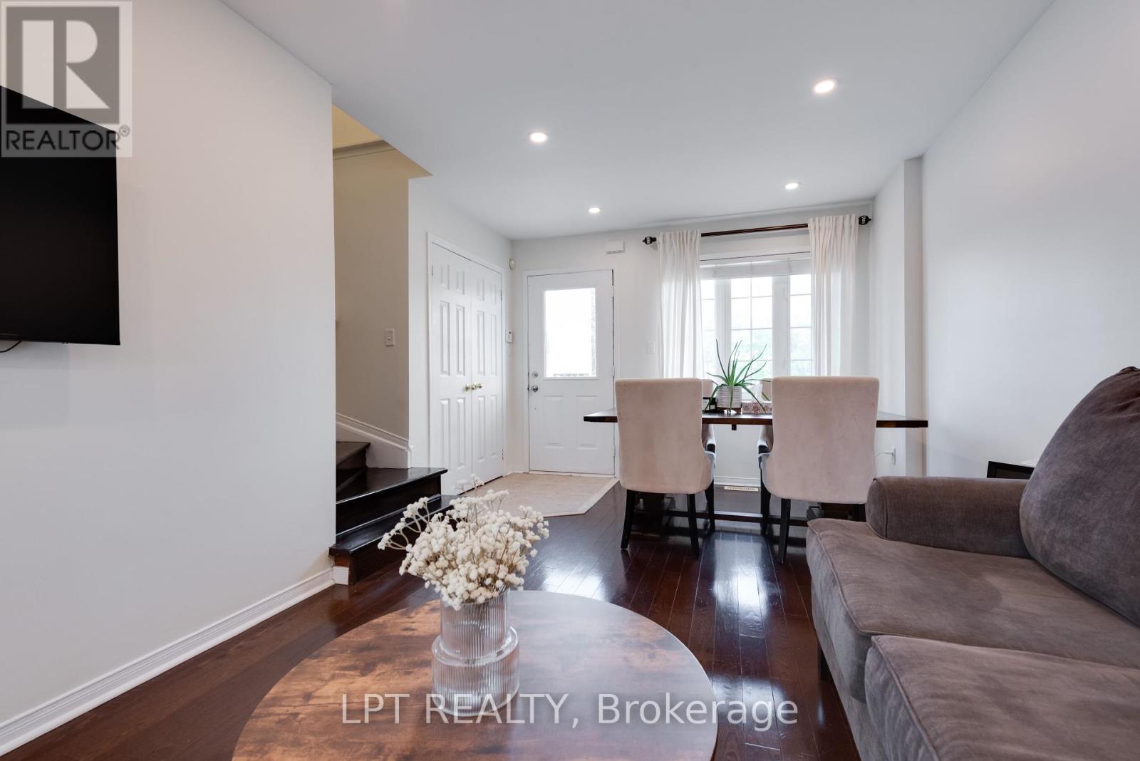 11 Lookout Street, Essa, Ontario  L0M 1B4 - Photo 5 - N12449084