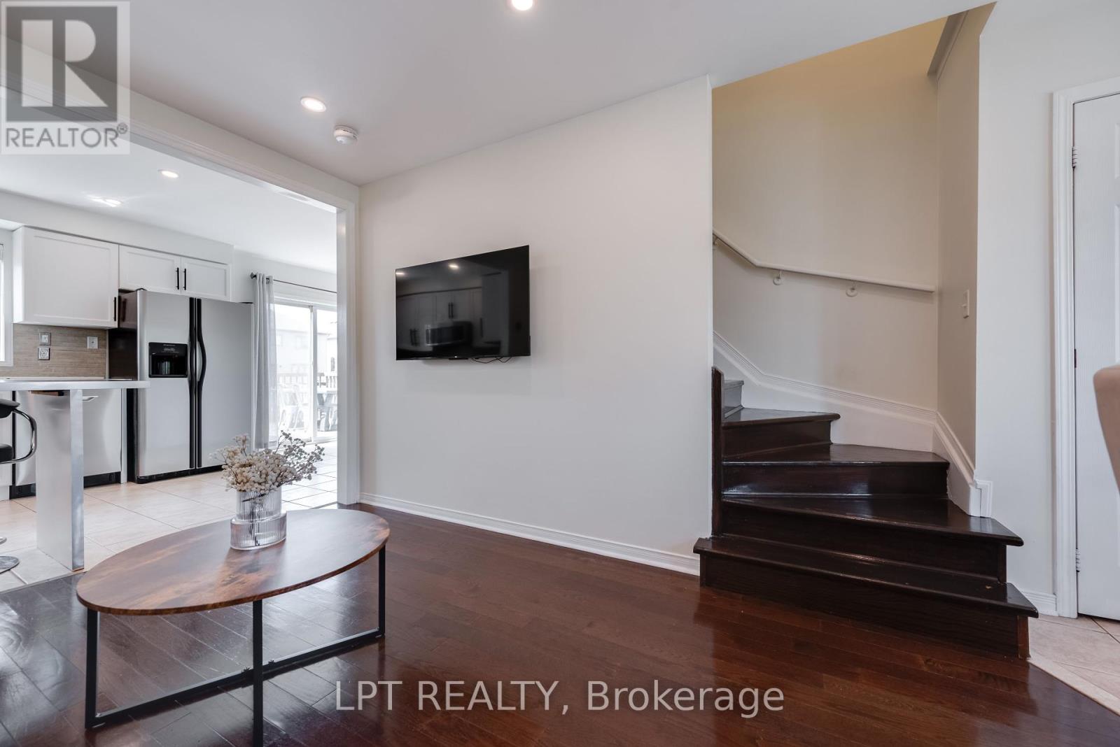 11 Lookout Street, Essa, Ontario  L0M 1B4 - Photo 6 - N12449084