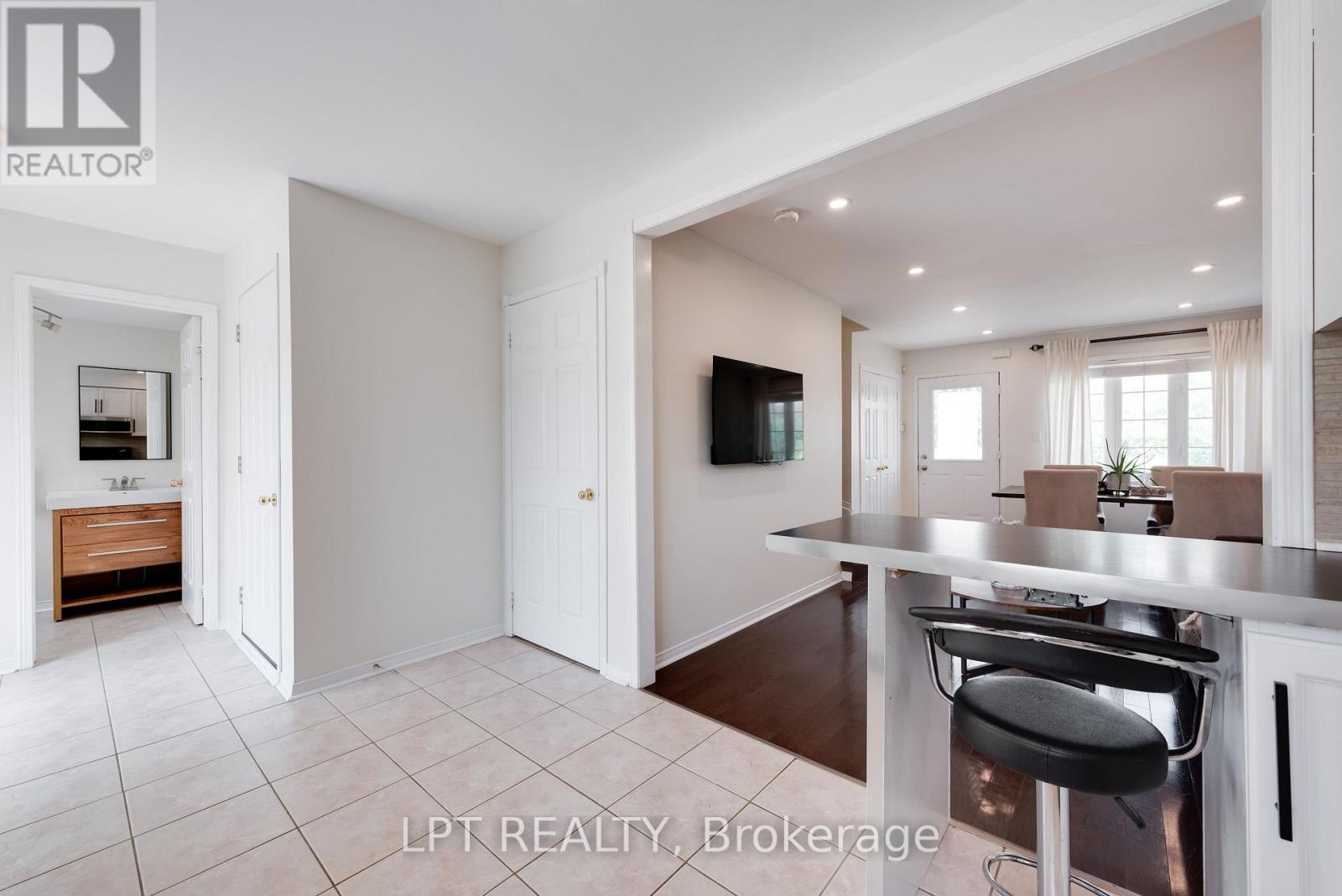 11 Lookout Street, Essa, Ontario  L0M 1B4 - Photo 8 - N12449084