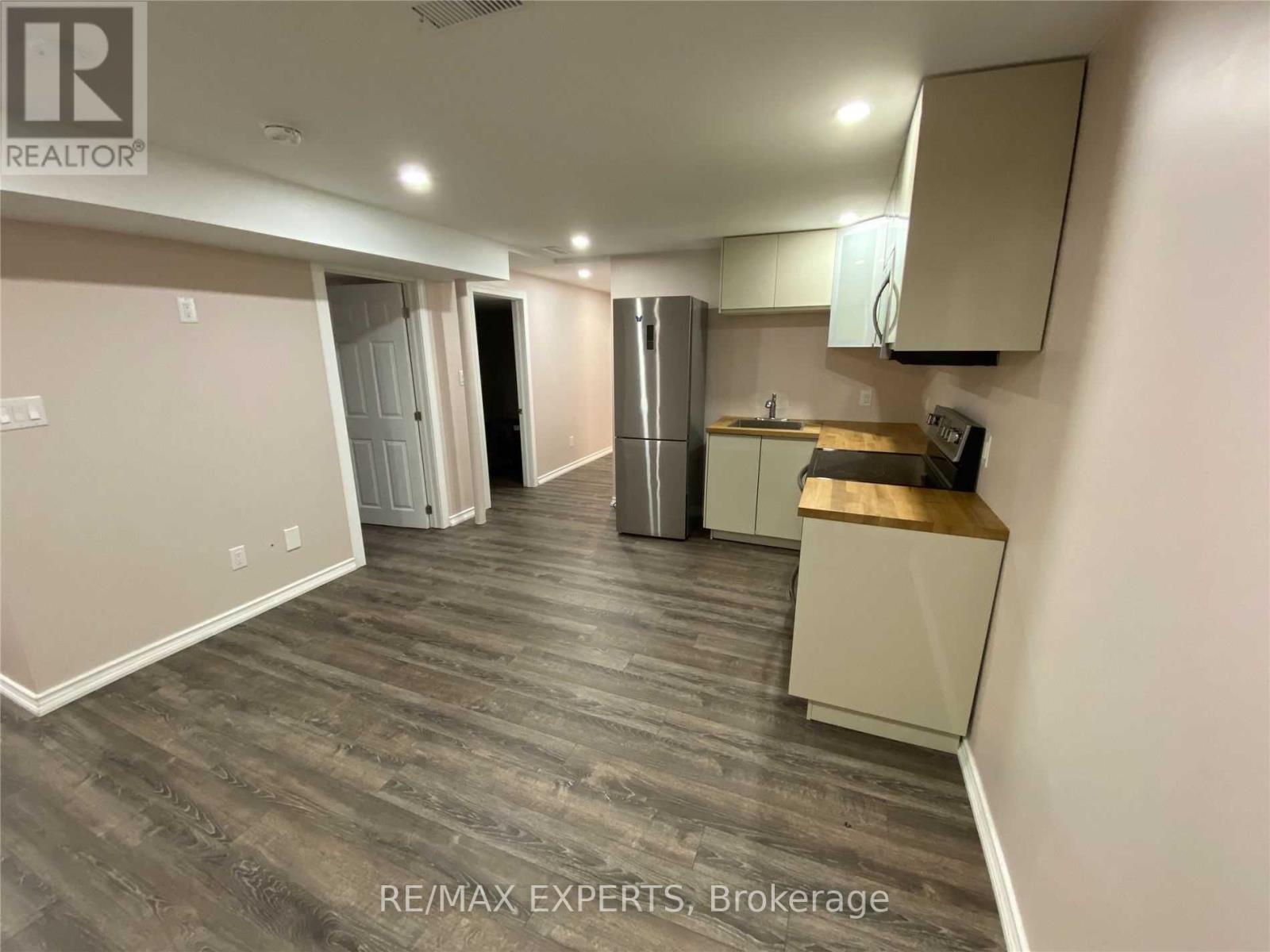 690 Yarfield Crescent, Newmarket, Ontario  L3X 0H3 - Photo 4 - N12449127