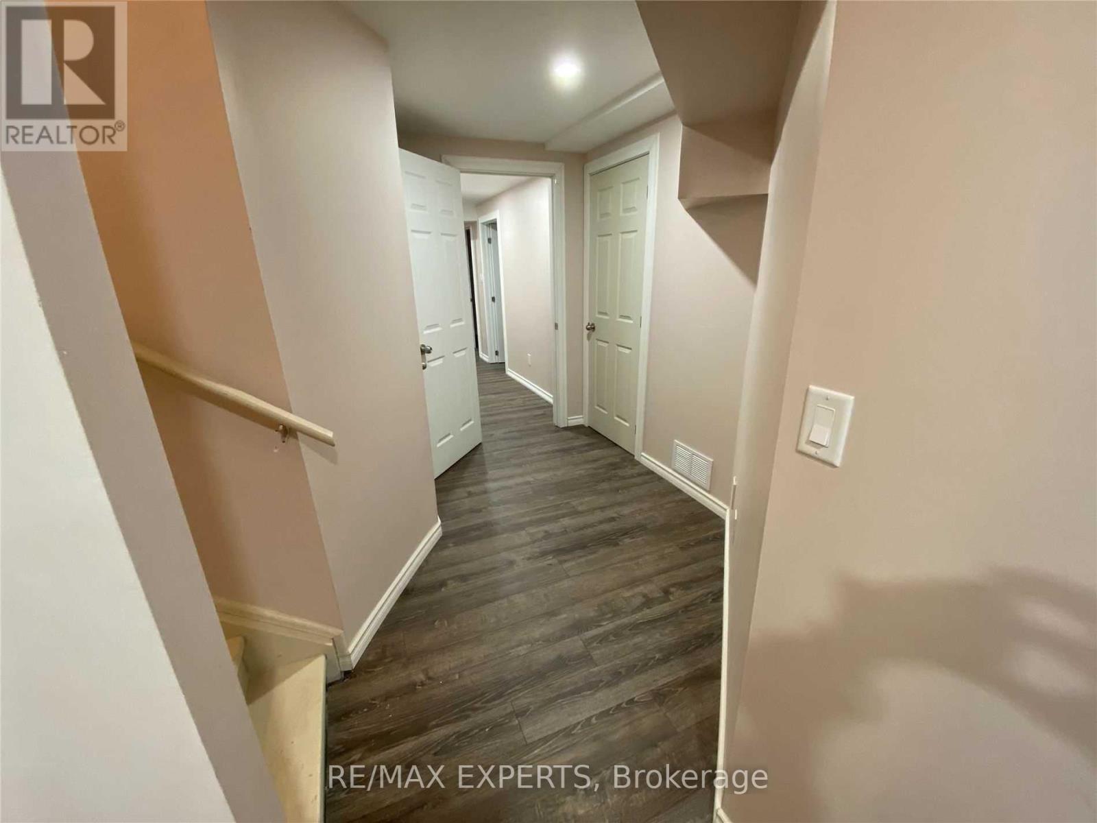 690 Yarfield Crescent, Newmarket, Ontario  L3X 0H3 - Photo 7 - N12449127