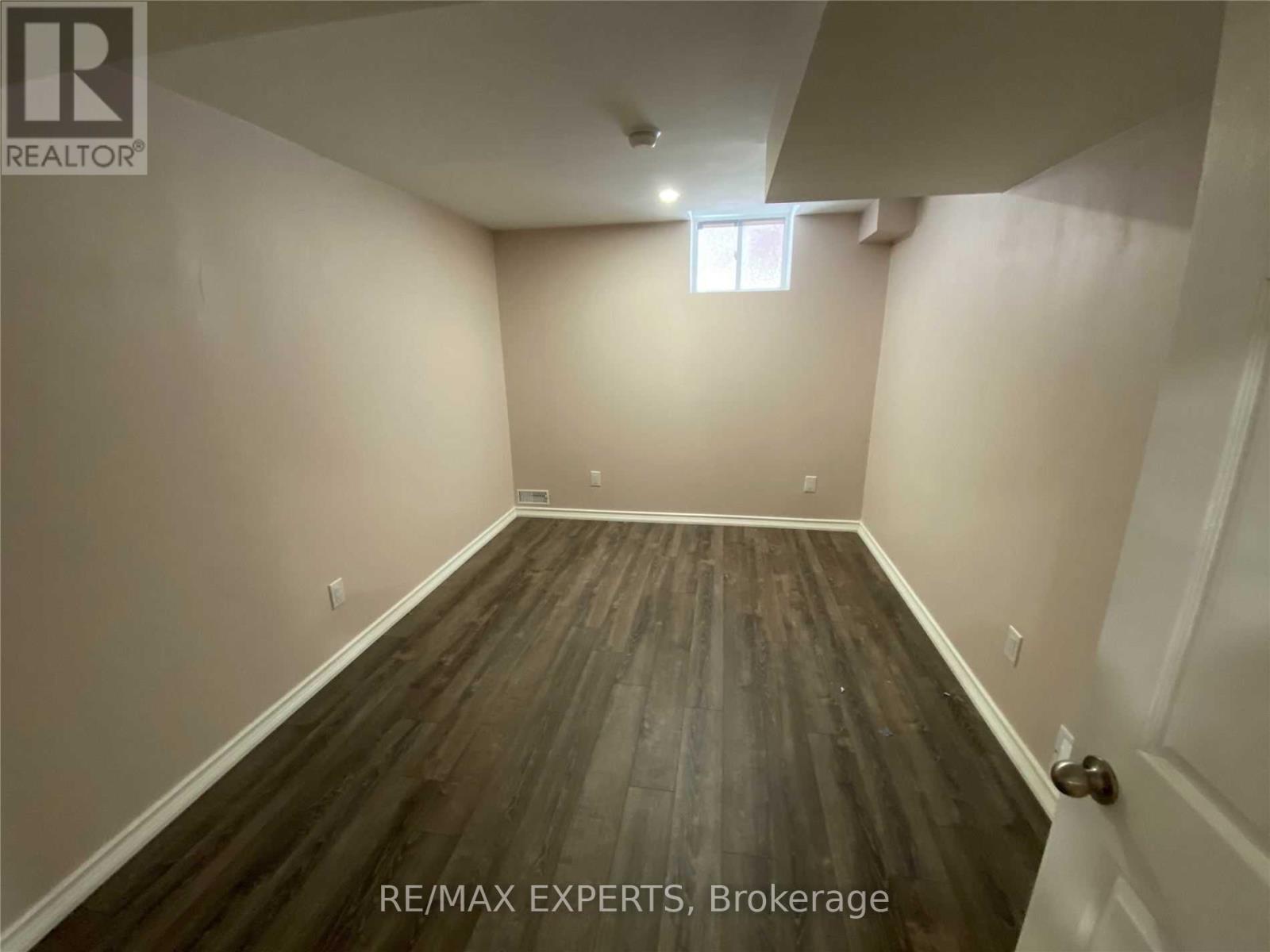 690 Yarfield Crescent, Newmarket, Ontario  L3X 0H3 - Photo 8 - N12449127