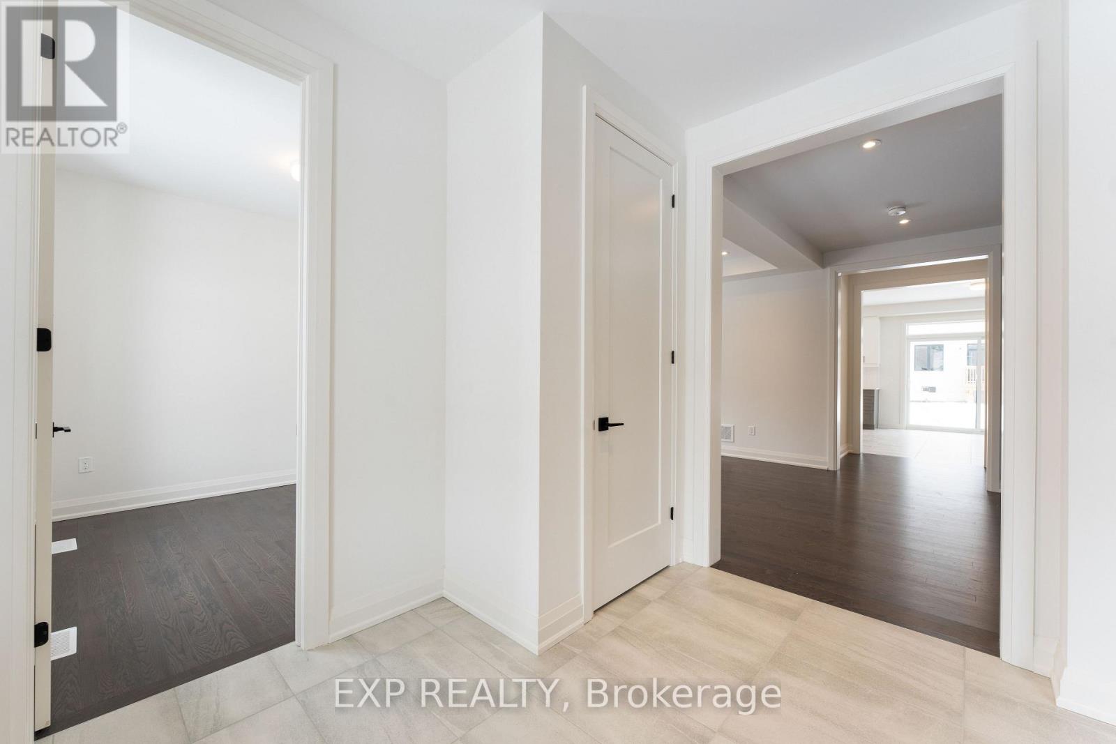 5 Mayflower Gardens, Adjala-Tosorontio, Ontario  L0G 1W0 - Photo 2 - N12449189