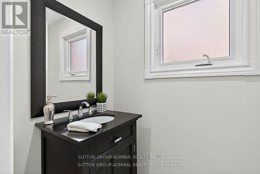 43 Keremeos Crescent, Richmond Hill, Ontario  L4C 9R9 - Photo 20 - N12449203
