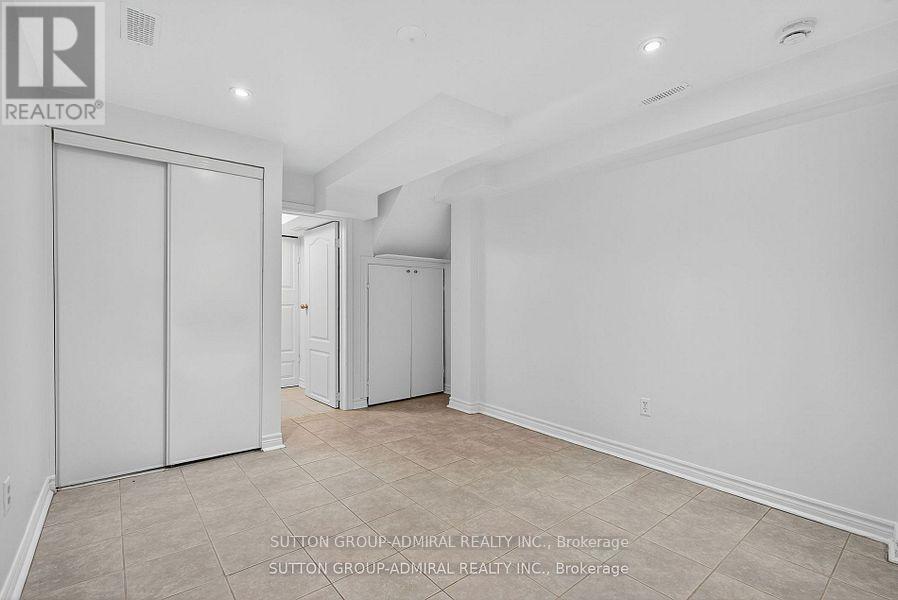 43 Keremeos Crescent, Richmond Hill, Ontario  L4C 9R9 - Photo 37 - N12449203