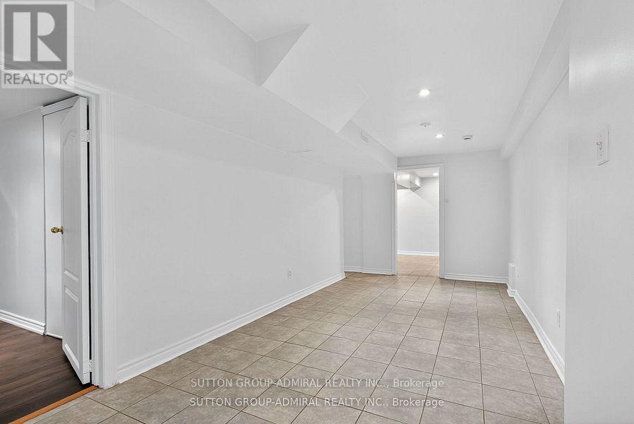 43 Keremeos Crescent, Richmond Hill, Ontario  L4C 9R9 - Photo 38 - N12449203