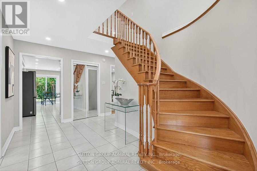 43 Keremeos Crescent, Richmond Hill, Ontario  L4C 9R9 - Photo 7 - N12449203