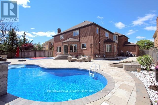7 Elderwood Drive, Richmond Hill, Ontario  L4B 2X3 - Photo 19 - N12449211