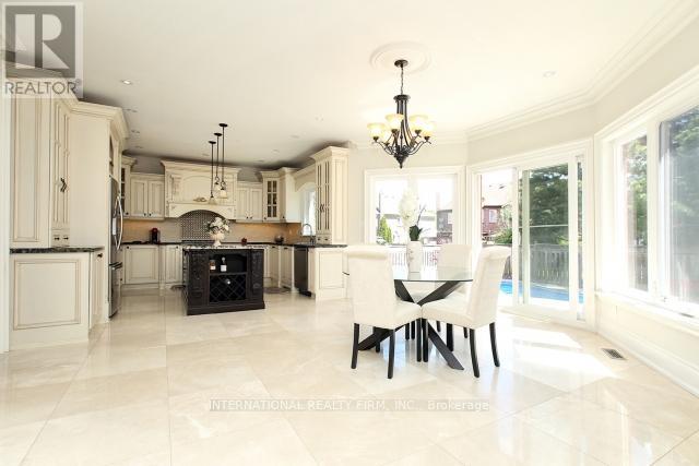 7 Elderwood Drive, Richmond Hill, Ontario  L4B 2X3 - Photo 3 - N12449211