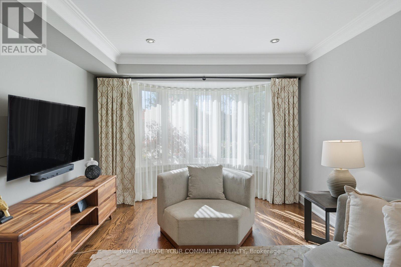 32 Ravengloss Drive, Markham, Ontario  L3T 4C9 - Photo 10 - N12449228