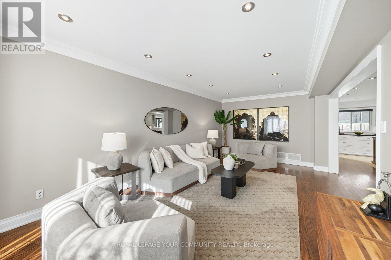 32 Ravengloss Drive, Markham, Ontario  L3T 4C9 - Photo 12 - N12449228